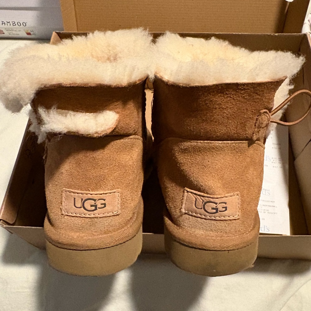 UGG Bailey Boot (WELL LOVED)